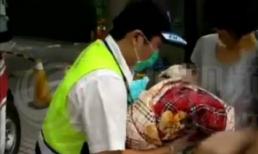 Nữ sinh đẻ rơi trong nhà vệ sinh trường