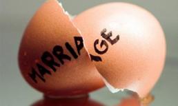 Những vụ ly dị "sến" nhất quả đất