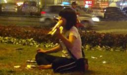 Sốc: Teen girl hút thuốc lào giữa Ngã Tư Sở