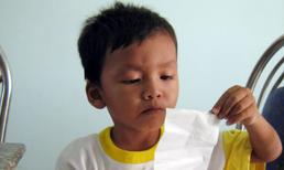 Cậu bé vừa biết nói đã biết đọc 3 thứ tiếng