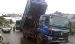 Cháu bé 5 tuổi 'lái' xe ben làm chết người