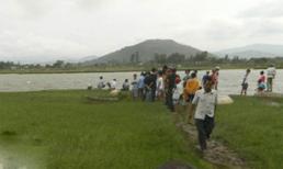 3 người trong một gia đình chết đuối giữa dòng sông