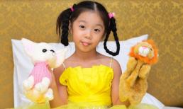 Bảo Ngọc Got Talent lém lỉnh tạo dáng bên mẹ