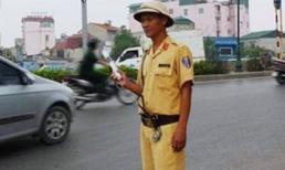 Sáng làm cảnh sát, tối chạy xe ôm