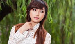 Thí sinh Imiss Thăng Long đẹp e ấp bên áo dài giữa phố thu