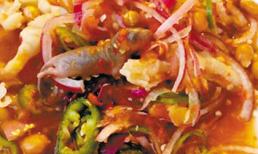 Sửng sốt khi nhìn thấy chuột con trong nộm chân gà