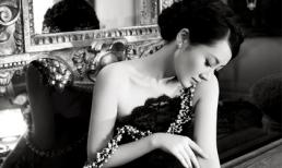 Hứa Tình gợi cảm, quyến rũ với váy trễ nải