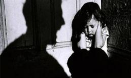 Cô giáo tâm thần vứt con xuống sông