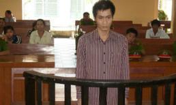 Vợ mải kiếm tiền, chồng xâm hại con nuôi