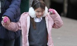 Suri giơ nắm đấm, trợn mắt "dọa" phóng viên