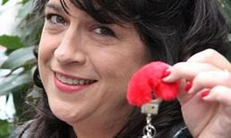 Li dị vì chồng không chịu "diễn" cảnh ái ân theo tiểu thuyết