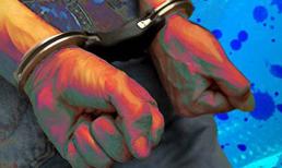 Cảnh sát bị tình nghi hiếp dâm tập thể một cô gái