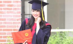 Ngắm các hot girl trong áo cử nhân