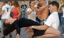 Những hình ảnh vô duyên có 1-0-2 của phụ nữ nơi công cộng (P10)