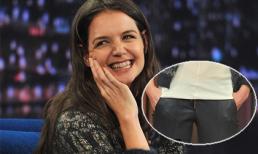 Katie Holmes hồn nhiên cười nói, quên cả kéo khóa quần