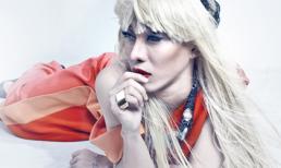 Mẫu nam táo bạo diện váy lụa của NTK Hà Nhật Tiến