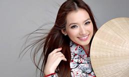 Trúc Diễm đẹp rạng ngời với nón lá và áo dài truyền thống