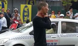 Một thanh niên tự cứa cổ giữa phố Hà Nội