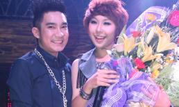 Quang Hà diện vòng bạc "khủng" lên sân khấu tặng hoa học trò