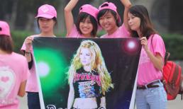 Fans DBSK và SNSD "biểu dương lực lượng" trên phố đón thần tượng