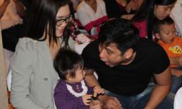 Vợ chồng Minh Tiệp - Thùy Dương đưa con gái đi nhận giải thưởng