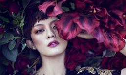 Tôn Lệ e ấp cùng hoa khoe vẻ đẹp sắc lạnh