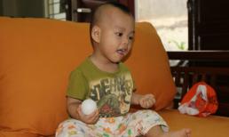  Bé trai mắc chứng cử động hai tay như một ở Hà Nội