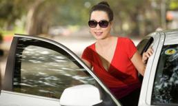 Á hậu Kim Chi khoe BMW 520i bạc tỷ