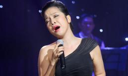 Mỹ Linh và “hành động lạ” trên sân khấu