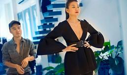 Thanh Hằng cùng Đỗ Mạnh Cường ngắm nghía thử đồ