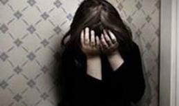 Cha ruột, dượng cùng cưỡng hiếp con gái 17 tuổi