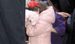 Suri ngày càng không ưa paparazzi