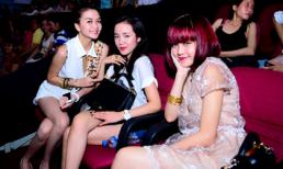 Chị em Thiều Bảo Trang rủ nhau khoe chân dài