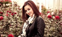 Vy Oanh: Từ nữ tu hụt đến ca sỹ tỉ phú