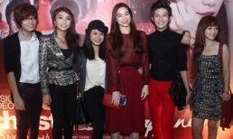 Hà Hồ cùng học trò The Voice hát mừng giáng sinh