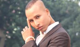 David Phạm thả dáng phong trần dạo phố thủ đô