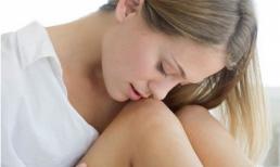 Bạn trai cho tay vào "cô bé" có mất trinh?