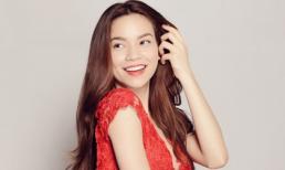 Hà Hồ diện đồ ren đỏ mừng Giáng sinh