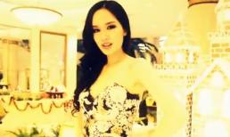 Video: Dàn chân dài, Hoa Á Hậu gửi lời chúc Giáng sinh an lành