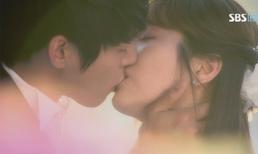 Những nụ hôn lạ nhất màn ảnh Hàn 2012