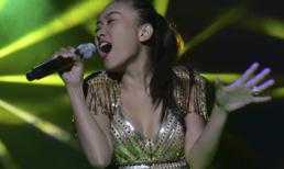 Đoan Trang tưng bừng đón Noel trên sân khấu xứ Kim Chi