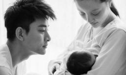 Lý Tiểu Lộ khoe ảnh cho con bú để chứng minh 'ngực xịn'