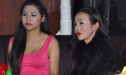 Chị em nhà họ Can mặt bự phấn, già như U50