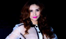 Hoàng Yến diện áo xuyên thấu sau khi bị xử phạt vì hở ngực