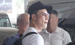 Chồng Thúy Vinh về VN đón năm mới cùng vợ con