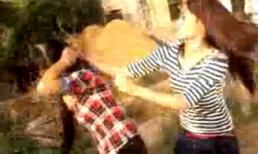Xôn xao clip 'nữ sinh Hà Nội' đánh 'nữ sinh Nghệ An'