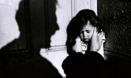 Bé gái 12 tuổi bị cha dượng hiếp dâm có thai