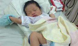 Mẹ cắn đứt ngón tay con vì mê tín