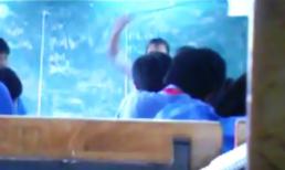 Rùng mình với clip cô giáo “quất” học sinh bằng roi ngay tại lớp