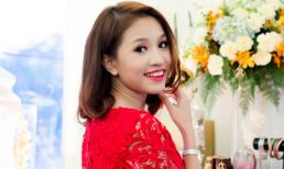 Vân Hugo: Đỏ rực với váy ren, đẹp không tì vết